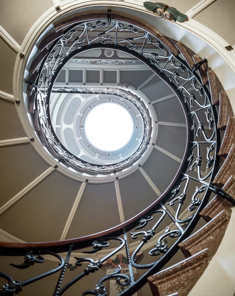 Escalier en colimaçon vu d'en bas